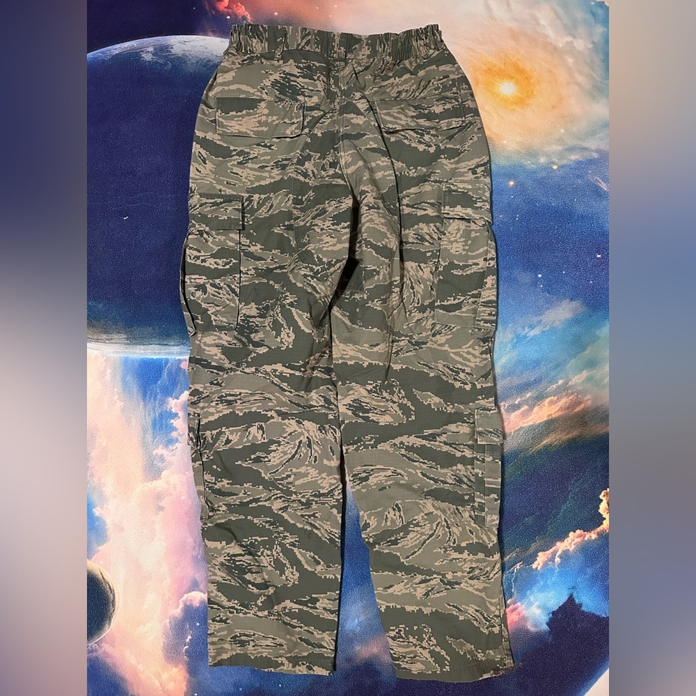 Women’s U.S. Air Force Cargo Pants - Picture 2 of 4